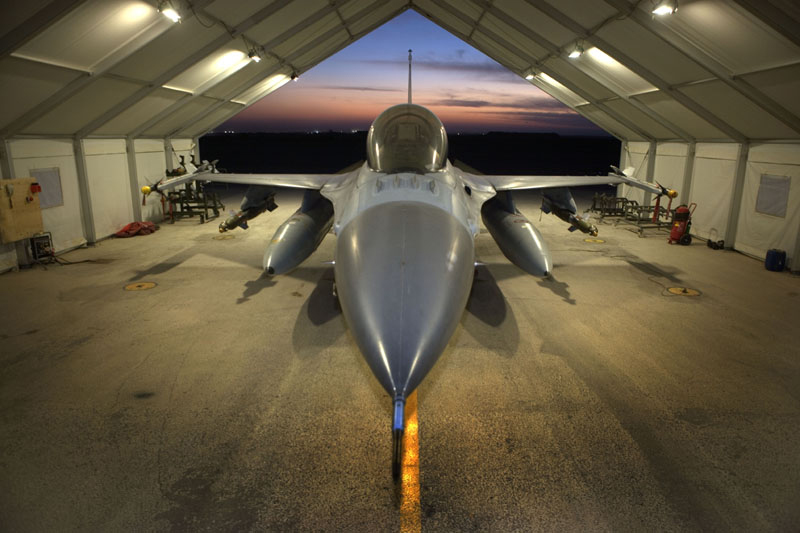 驻阿富汗的荷兰空军改进型F-16AM战机!_空军