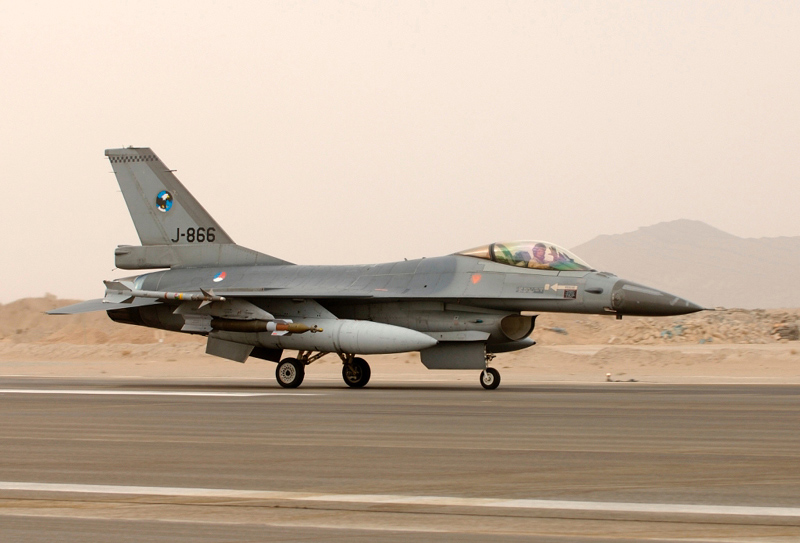 驻阿富汗的荷兰空军改进型F-16AM战机!_空军