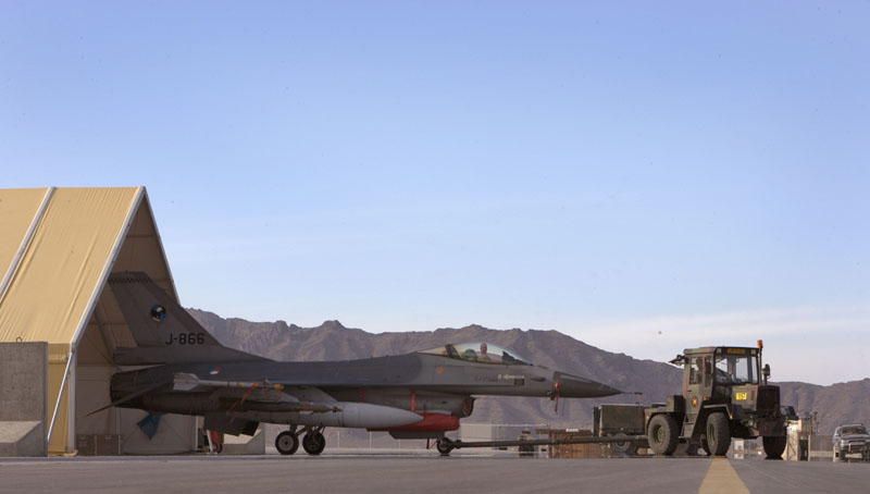 驻阿富汗的荷兰空军改进型F-16AM战机!_空军