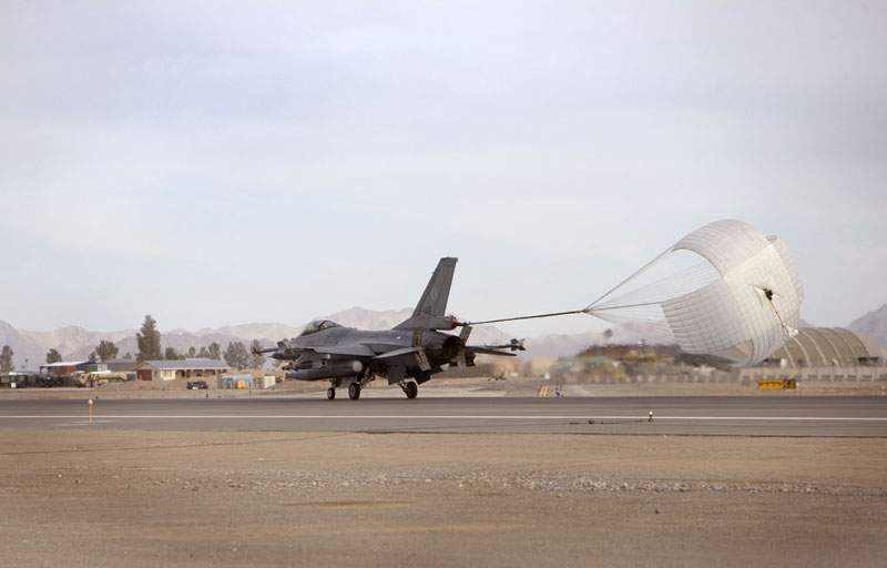 驻阿富汗的荷兰空军改进型F-16AM战机!_空军