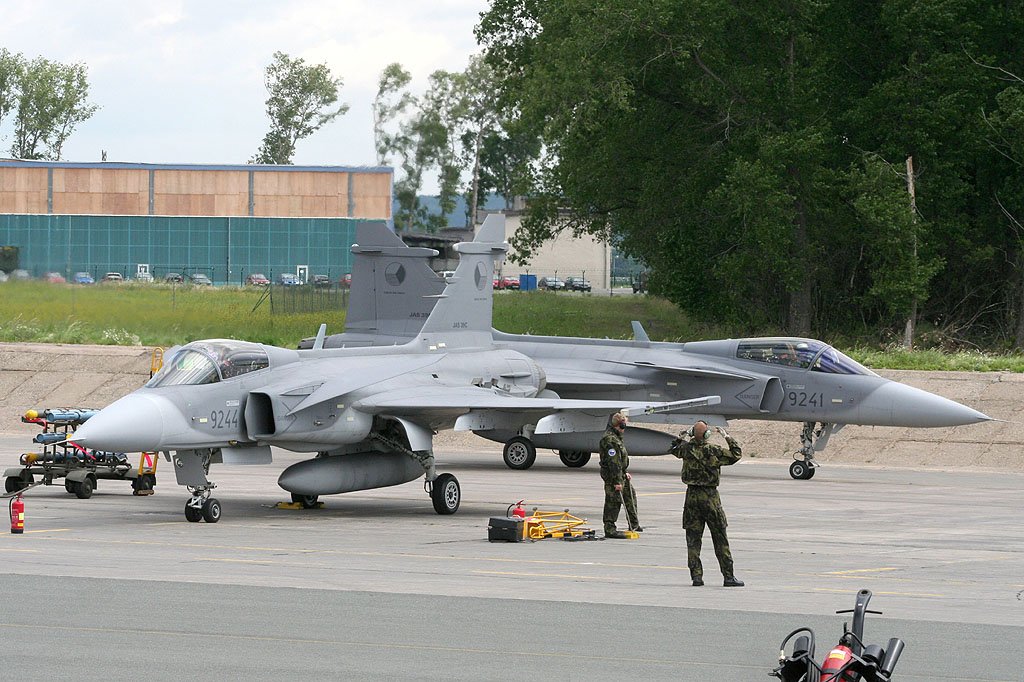 捷克空军:不买F16租鹰狮_三军论坛_军事论坛