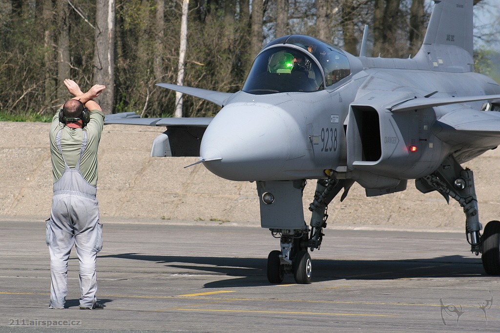 捷克空军:不买F16租鹰狮_三军论坛_军事论坛