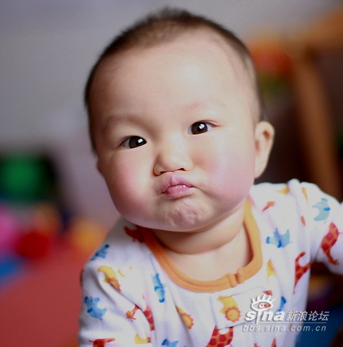 撅嘴图片可爱宝宝