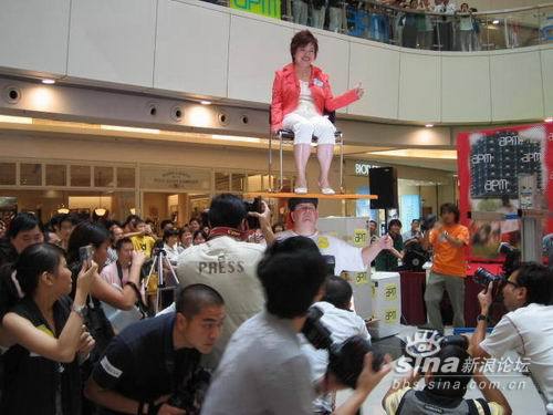 <em>女人坐在男人</em>头上的保持平衡_笑话论坛_历史
