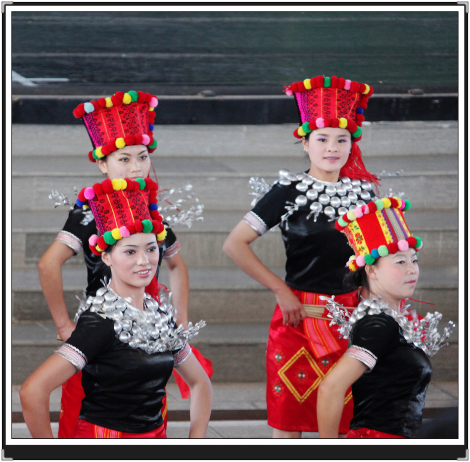 儿童画景颇族人像画